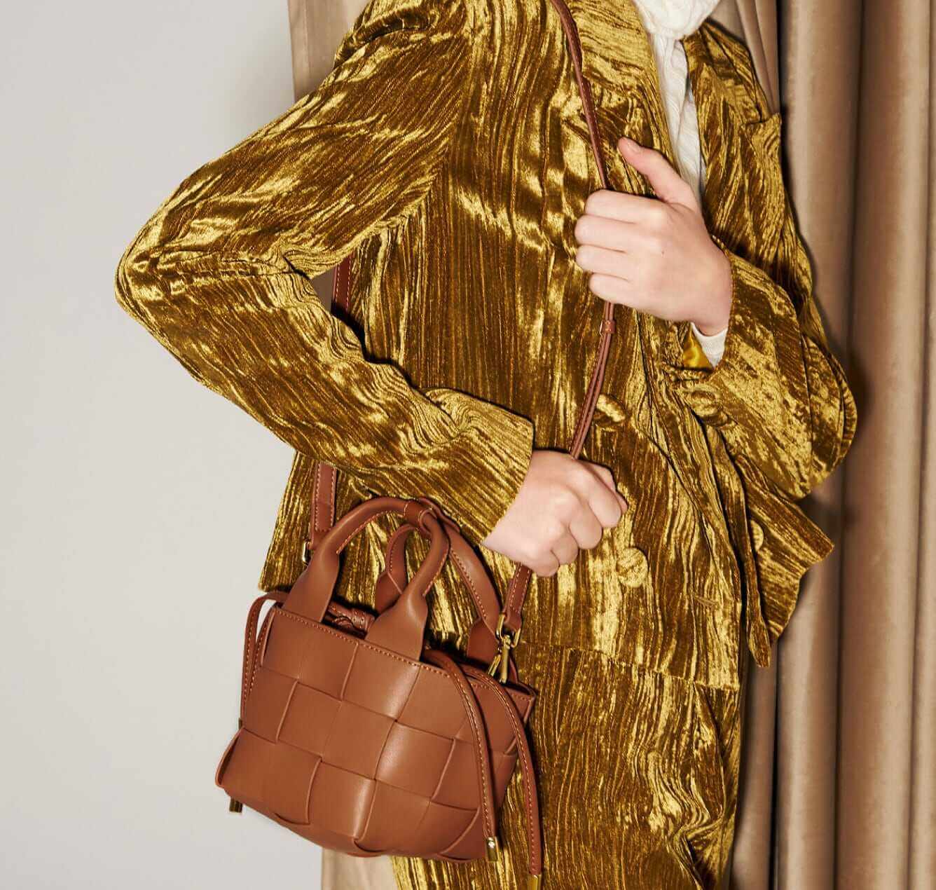 Bolsa Transversal Pequena Bucket Couro Legítimo Nales